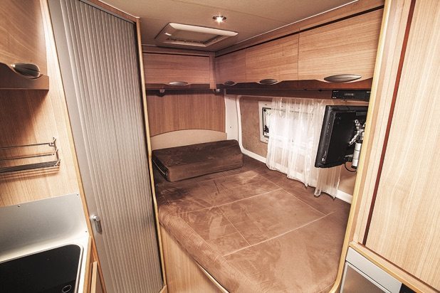 Lit à la française fourgon aménagé