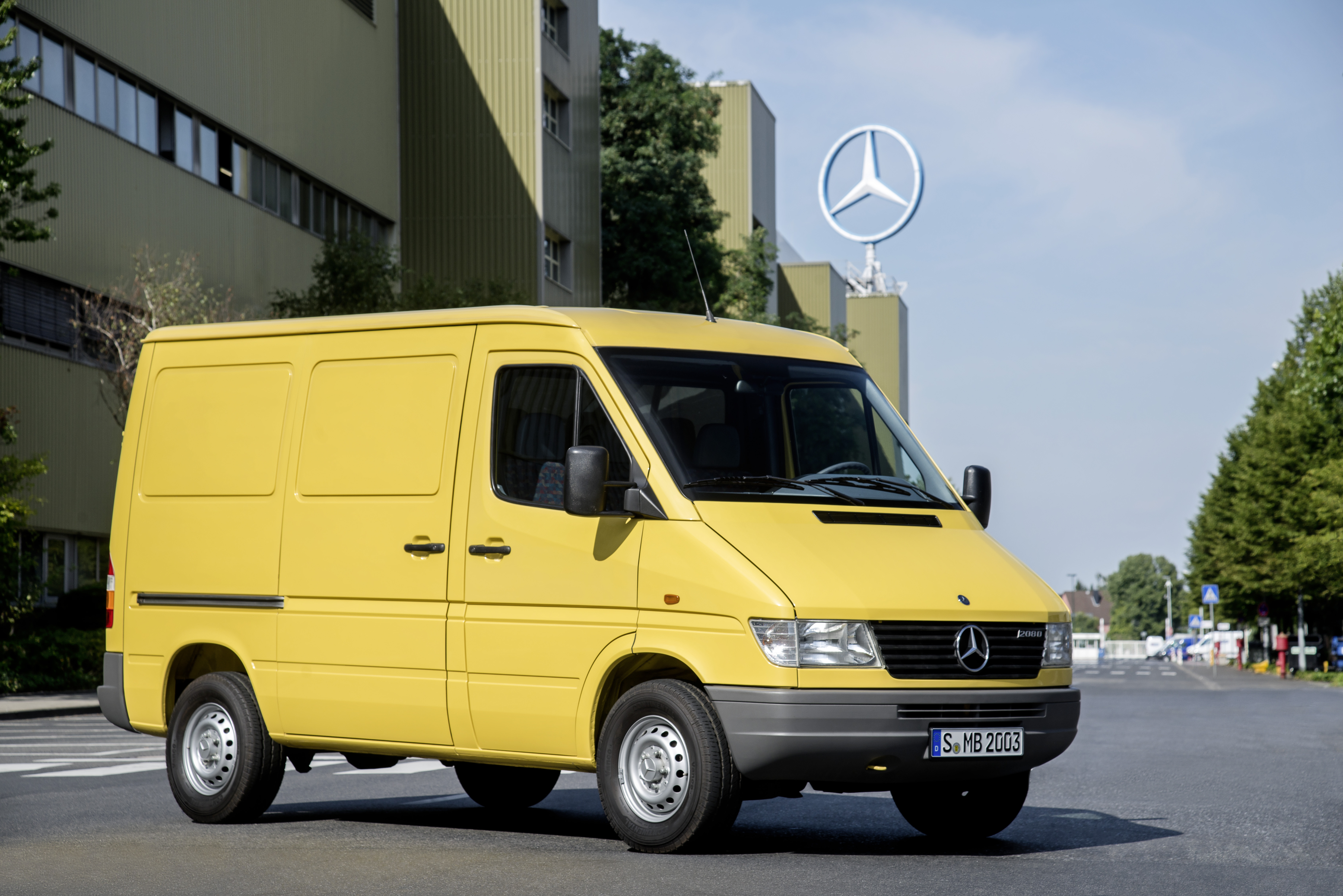 25 Jahre Innovation: der Mercedes-Benz Sprinter feiert Geburtstag

25 years of Innovation: the Mercedes-Benz Sprinter celebrates its birthday