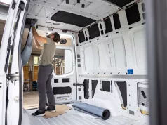 Bien isoler son van sans compromis : pourquoi AF/ ArmaFlex s’impose dans le milieu de la Van Life ?